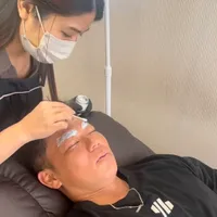 眉毛パーマと毛穴ケアの施術写真