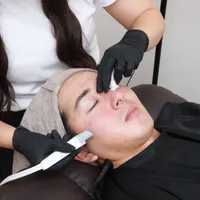 眉毛ワックスと毛穴ケアの施術写真